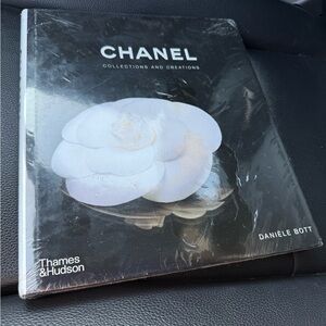 CHANEL Black and White Collections Book